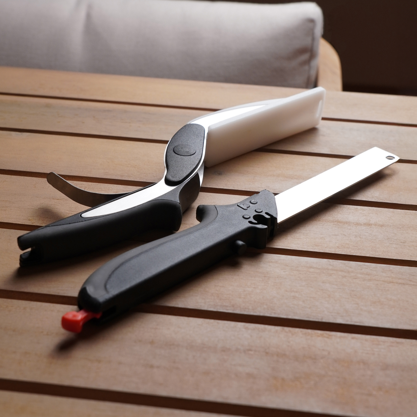 SafeSlice⢠- 2-in-1 Kitchen Cutter with Built-in Cutting Board