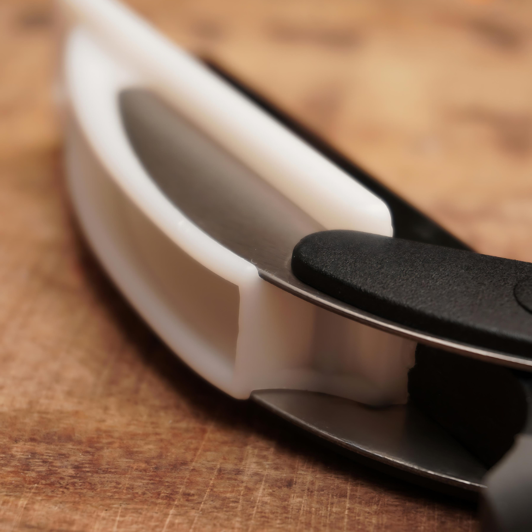 SafeSlice⢠- 2-in-1 Kitchen Cutter with Built-in Cutting Board